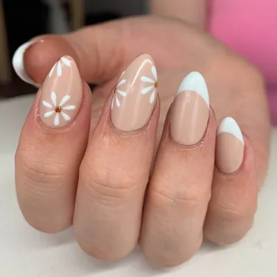 French nails with flowers